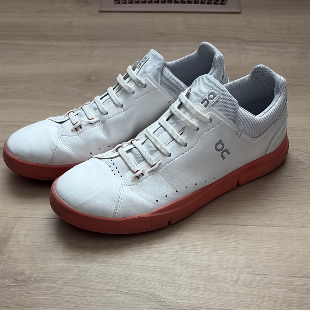 On Running Roger Advantage White Sneakers with Gum Soul
